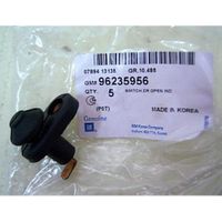 концевик двери Daewoo Matiz