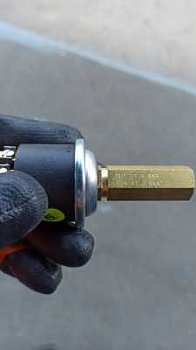 Датчик высокого давления кондиционера out=27 bar , in=17 bar Neoplan